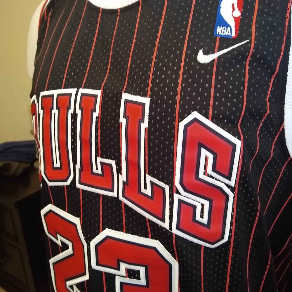 Jordan Pinstripe Jersey L NWT - Picture 6 of 9